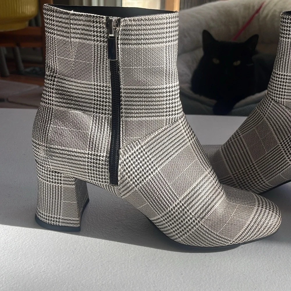 Eloquii Houndstooth Pattern Black and White Ankle Boots Size 7W